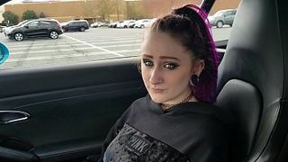 Папа в магазине пялится на дойки своей дочери и помогает ей выбрать лифчик